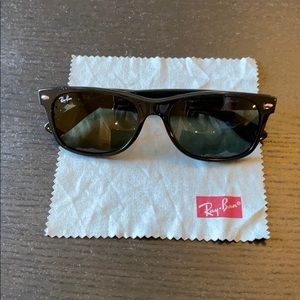 Ray Ban RB2132 New Wayfarer